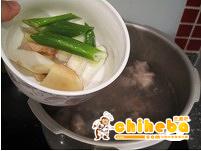 清炖白萝卜牛腩汤的做法 步骤3